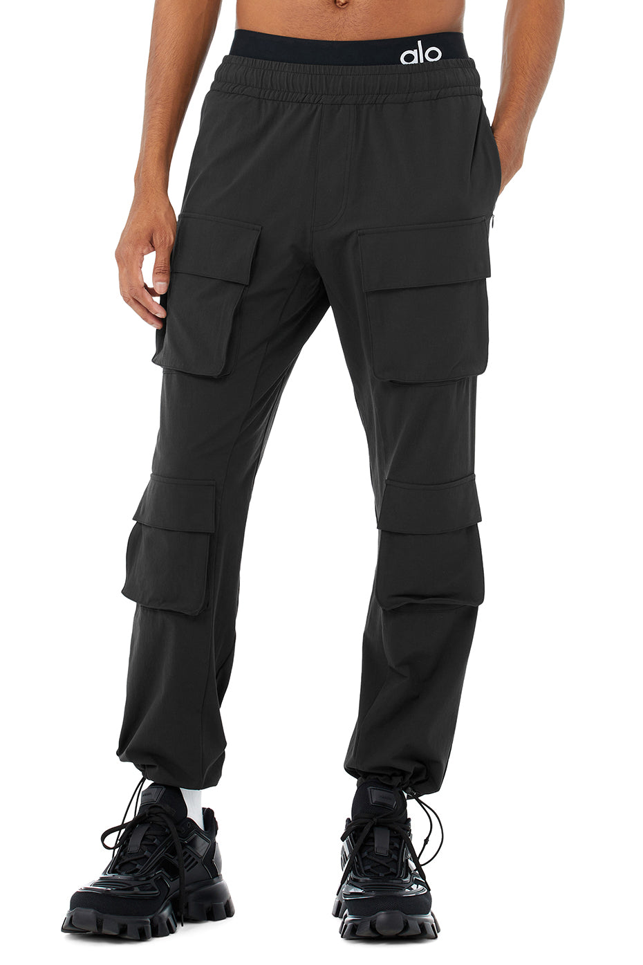 Black Men's Alo Yoga Cargo Venture Pants | ALH-294351