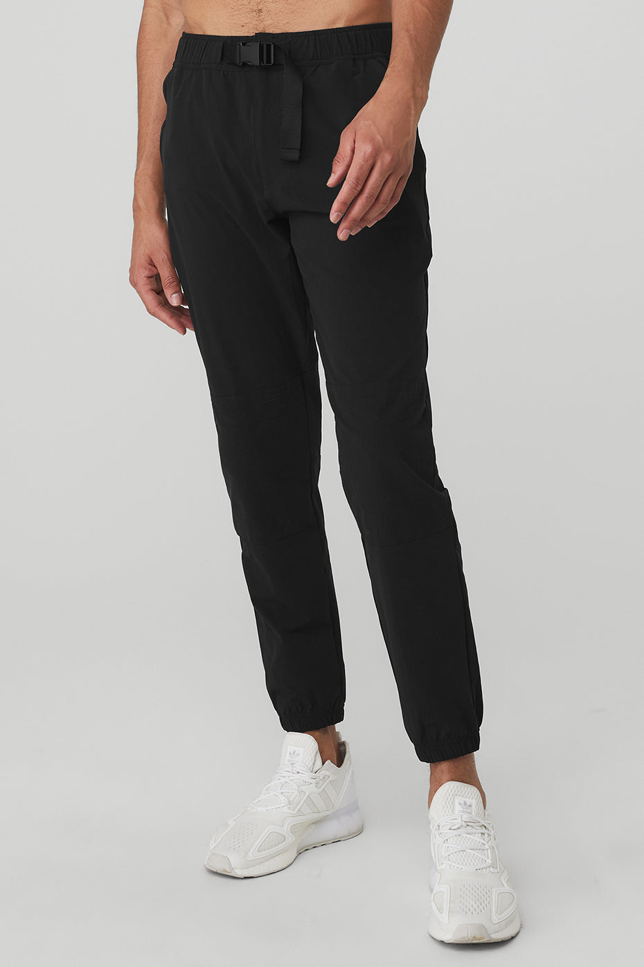 Black Men's Alo Yoga Talus Tech Pants | JXB-273601