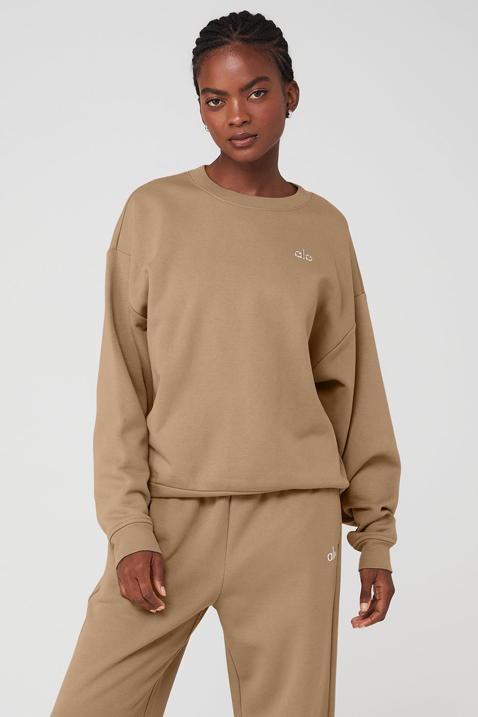 Khaki Women's Alo Yoga Accolade Crew Neck Pullover Sweatshirts | COI-740916