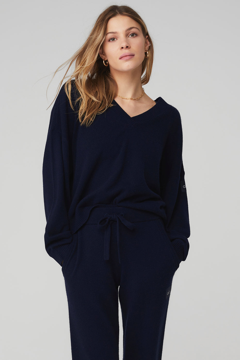 Navy Women's Alo Yoga Cashmere Jet Set V-Neck Pullover Sweatshirts | RGJ-574216