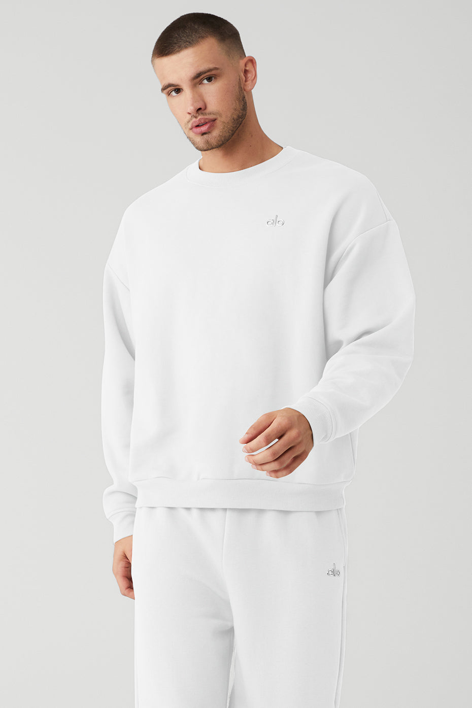 White Men's Alo Yoga Accolade Crew Neck Pullover Sweatshirts | TDE-490352