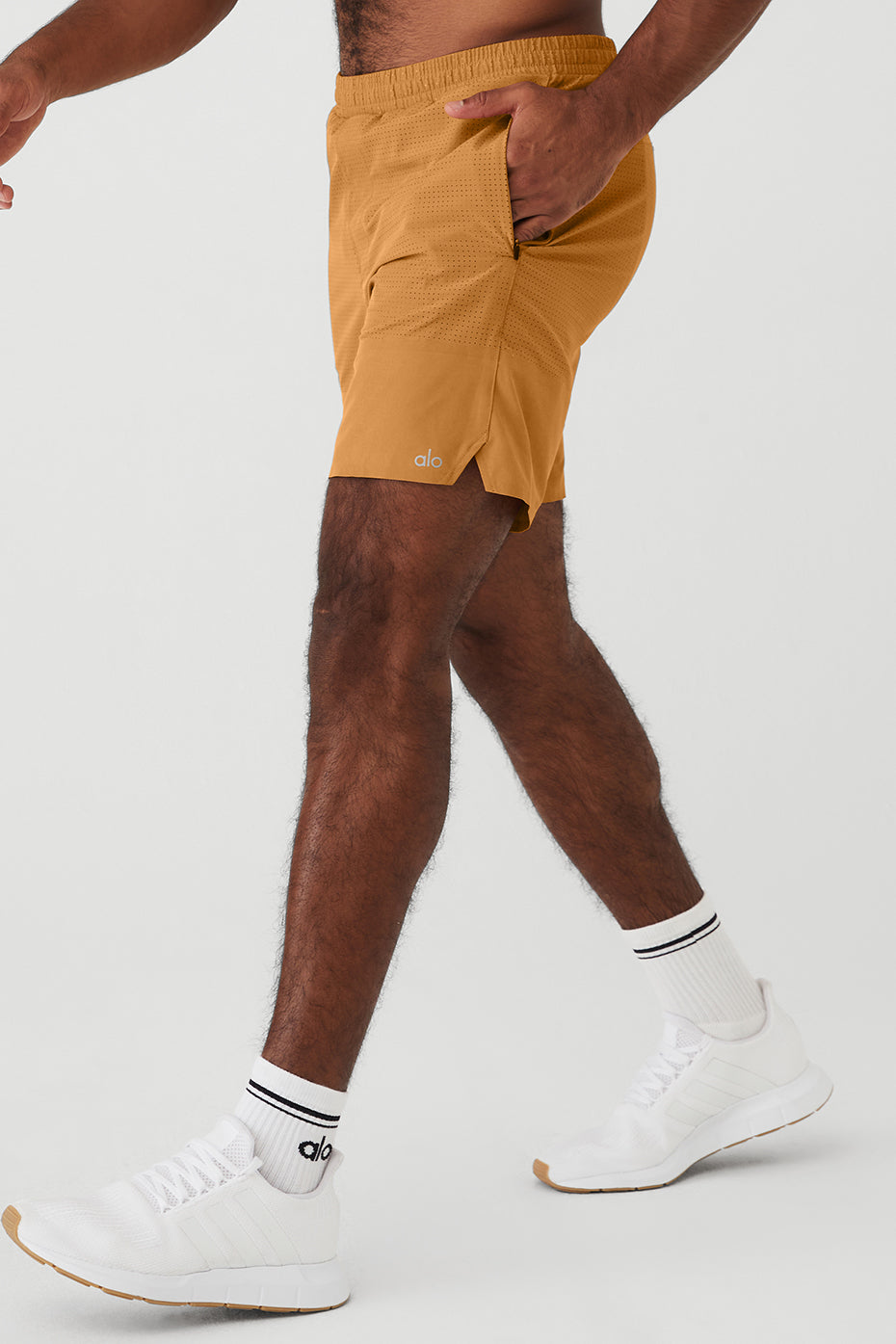 Apricot Orange Men's Alo Yoga 7'' Traction Shorts | CVU-638295