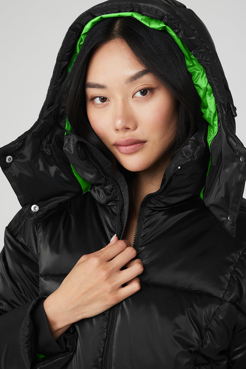 Black / Green Women's Alo Yoga Pearlized Pristine Puffer Jackets | QJT-583109