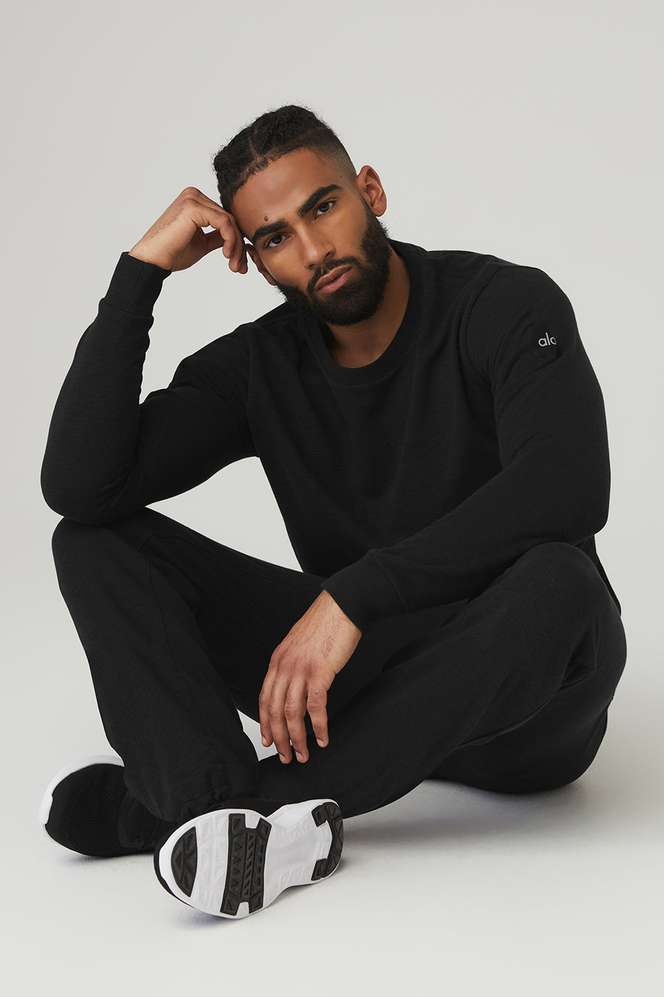 Black Men's Alo Yoga Qualifier Crewneck Sweatshirts | MIS-143870