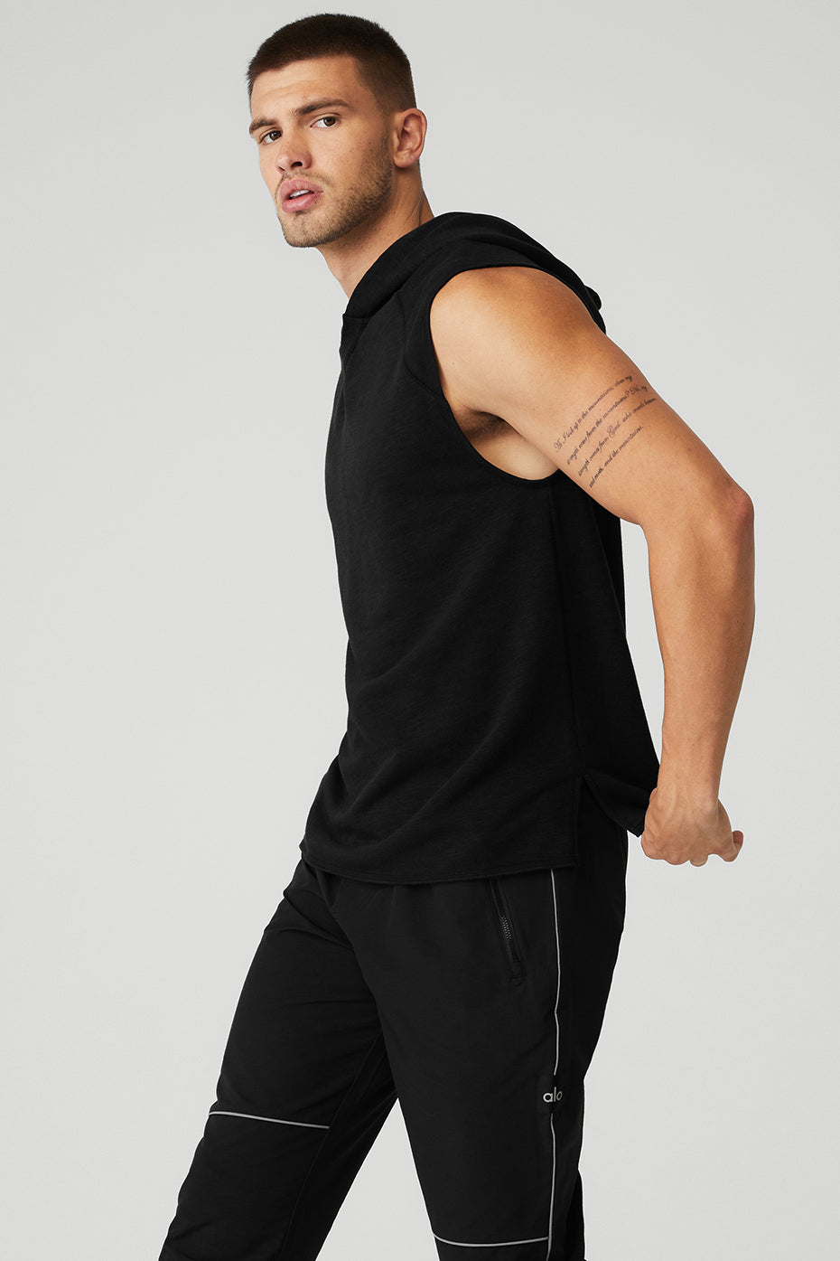 Black Men's Alo Yoga Qualifier Sleeveless Hoodie | FQN-756109