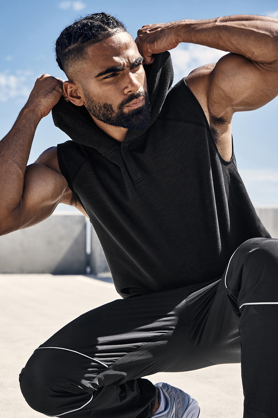 Black Men's Alo Yoga Qualifier Sleeveless Hoodie | FQN-756109