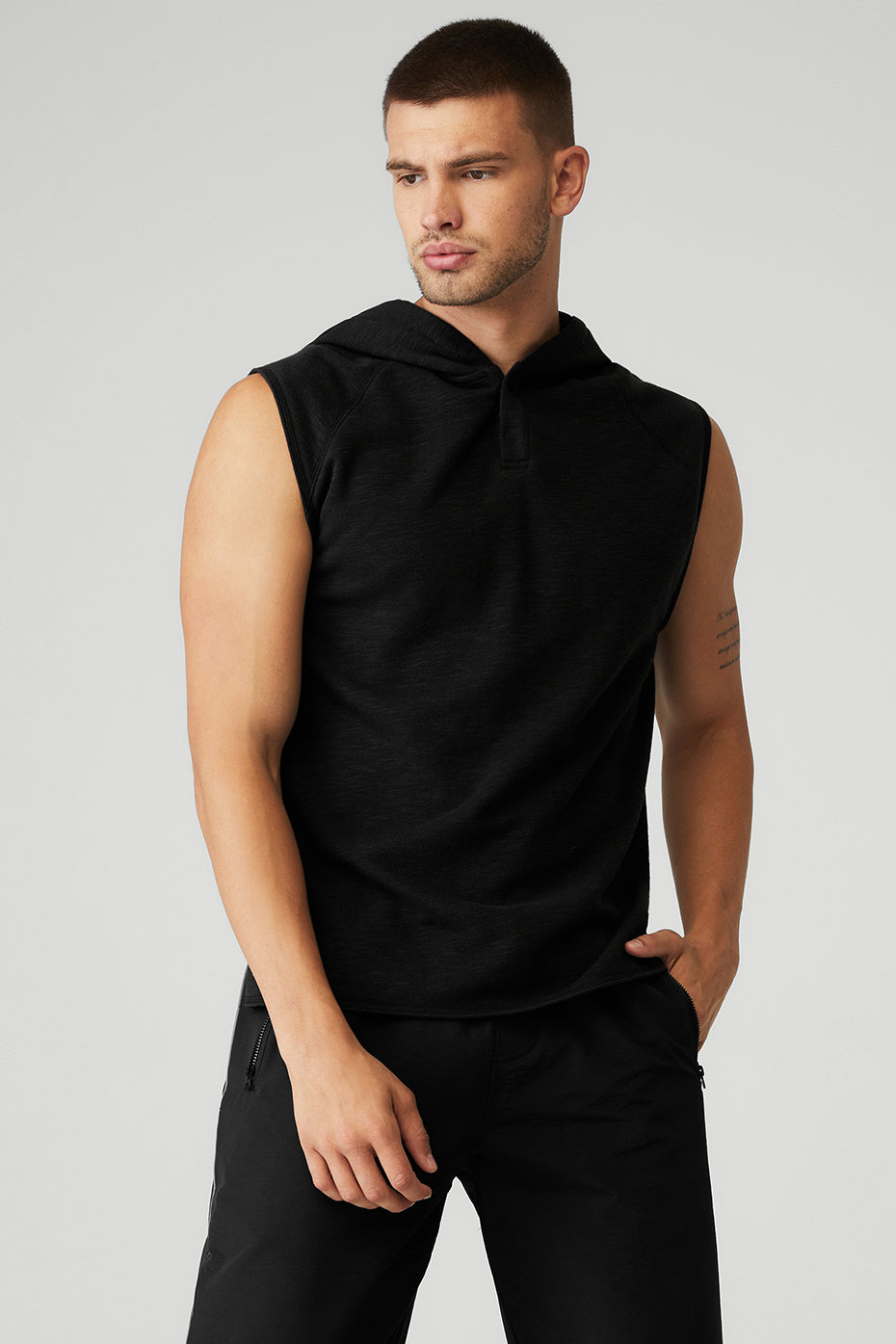 Black Men\'s Alo Yoga Qualifier Sleeveless Hoodie | FQN-756109