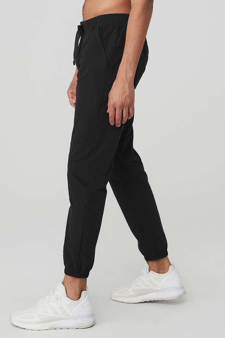 Black Men's Alo Yoga Talus Tech Pants | JXB-273601