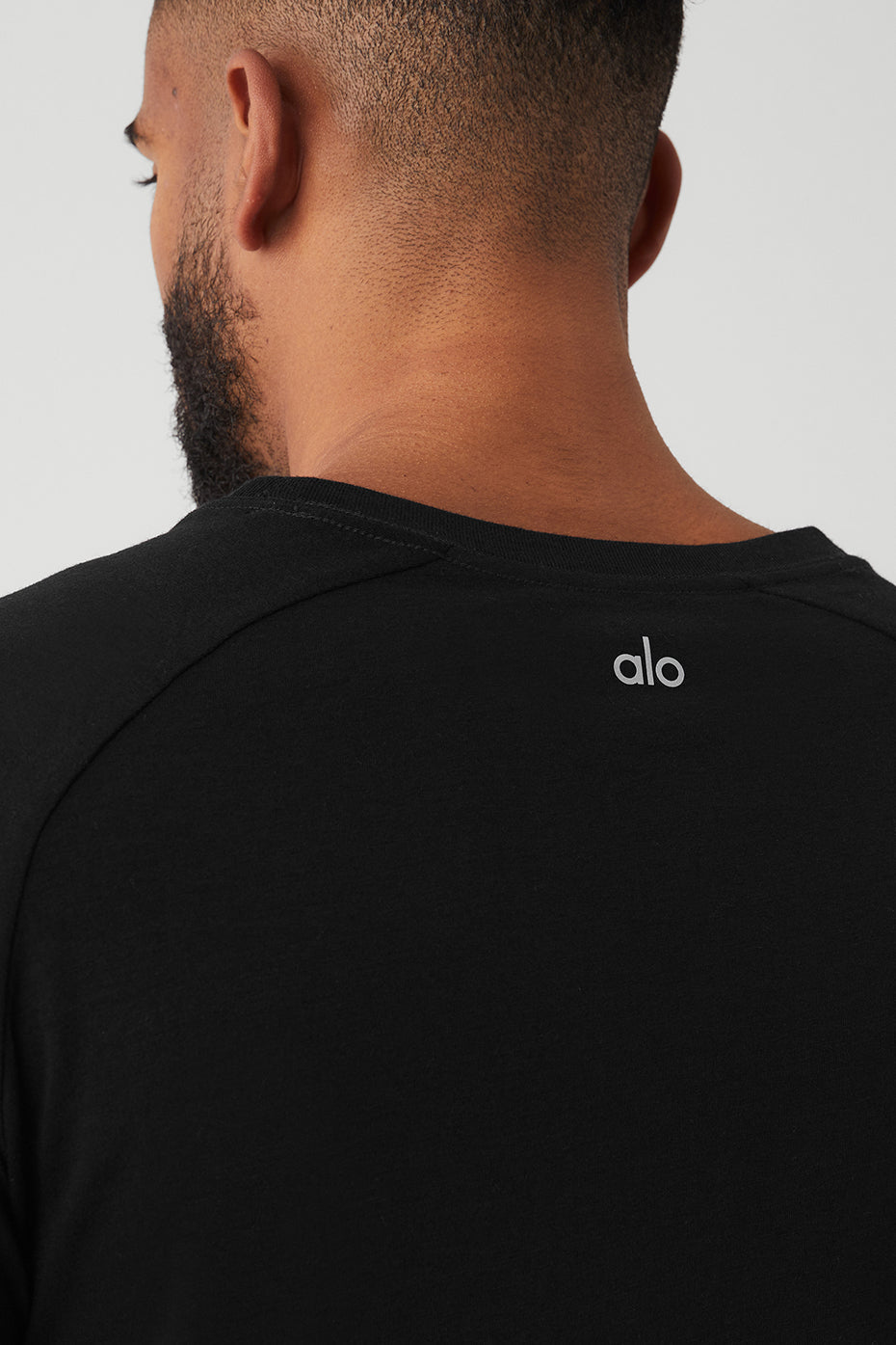 Black Men's Alo Yoga The Triumph Crew Neck Tee Short Sleeve | QPE-891047