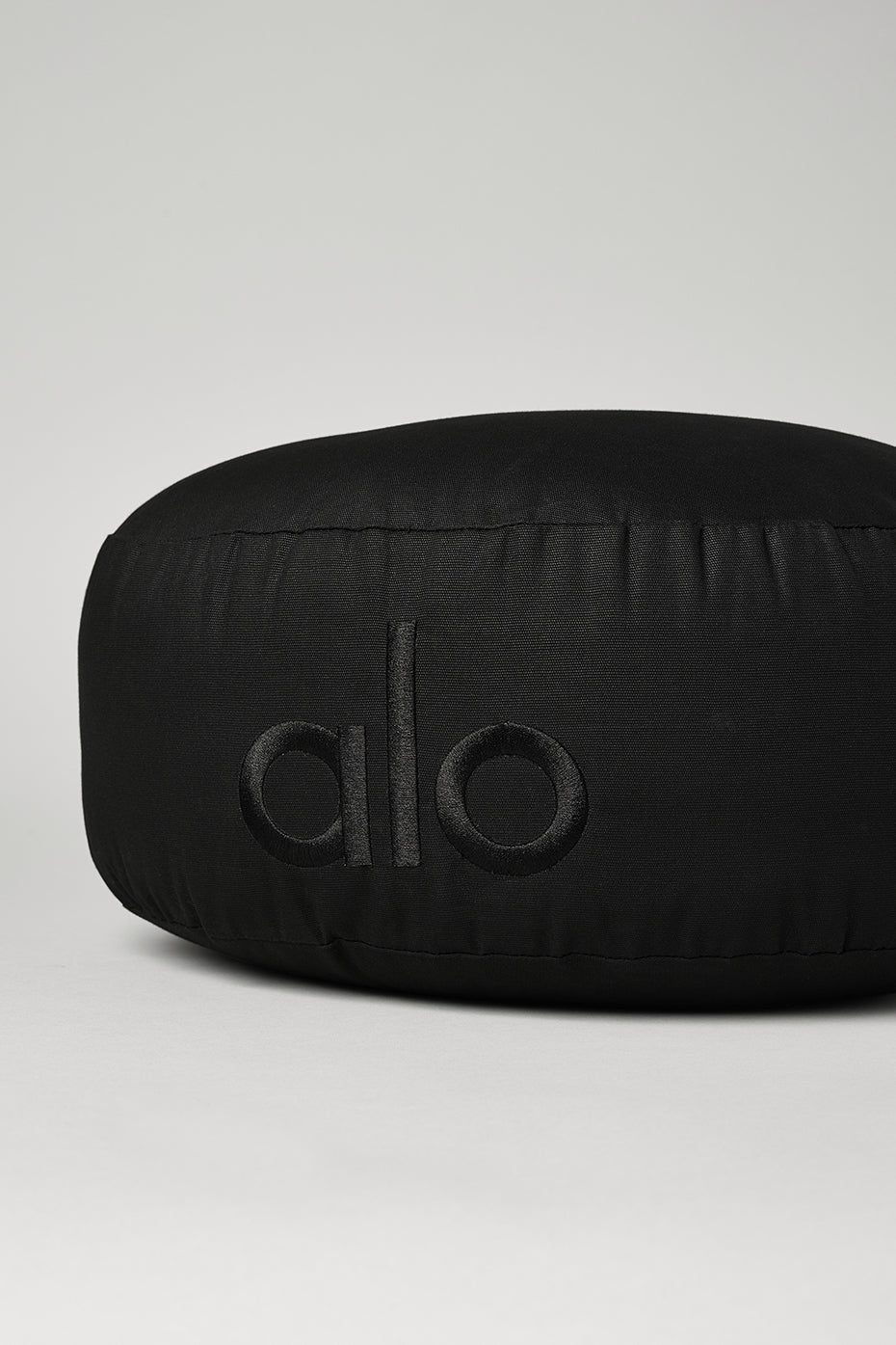 Black Unisex Alo Yoga Mindful Meditation Round Cushion Equipment | FNG-876312