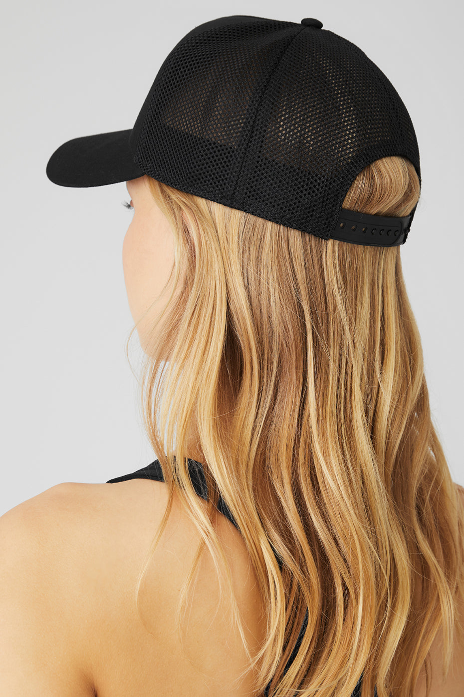 Black / White Unisex Alo Yoga District Trucker Hats | JHI-384597