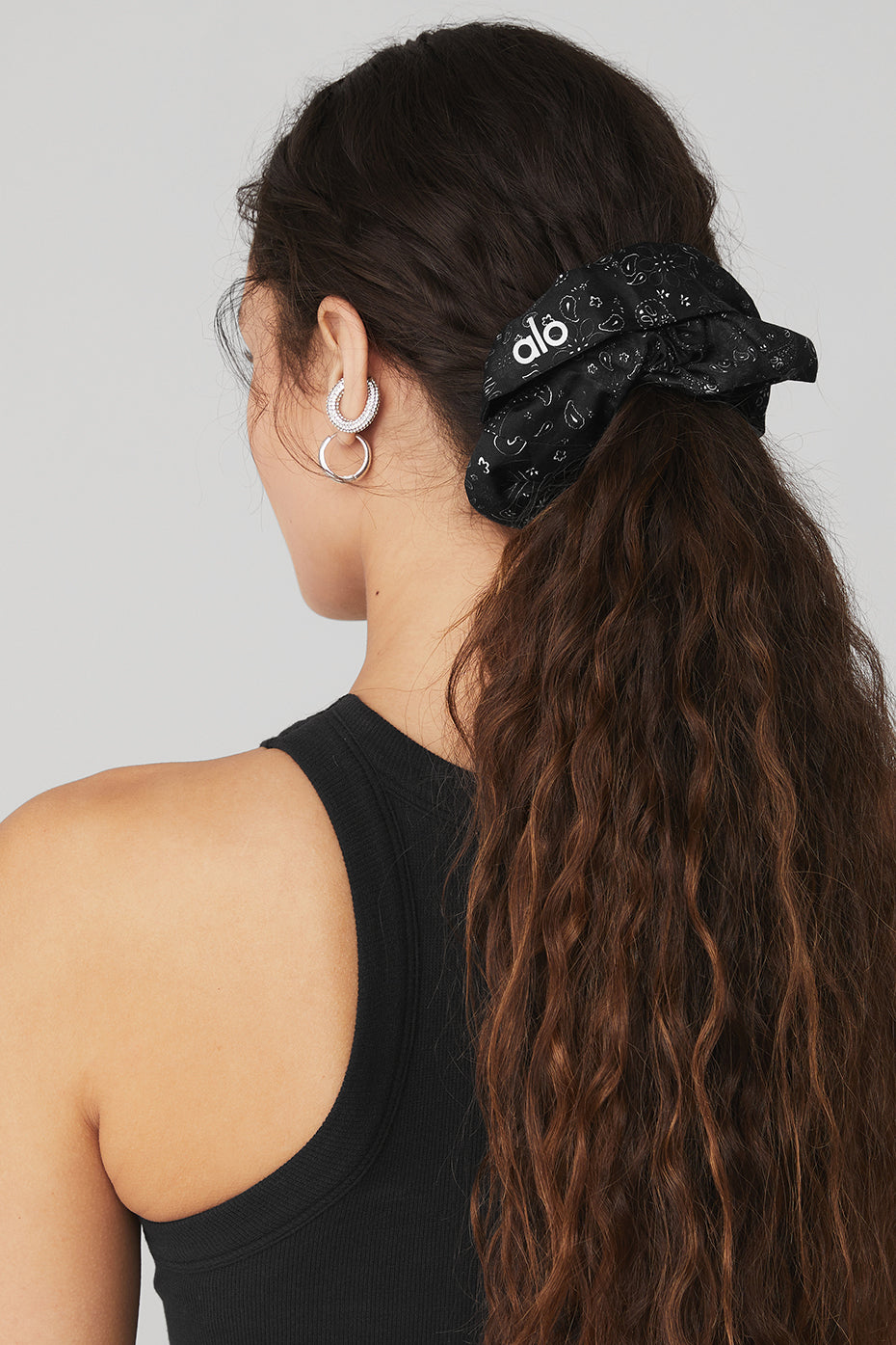 Black Women's Alo Yoga Bandana Oversized Scrunchie Hair Accessories | NTZ-289534