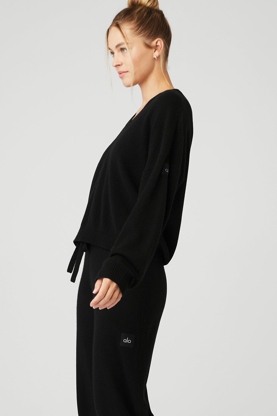 Black Women's Alo Yoga Cashmere Jet Set V-Neck Pullover Sweatshirts | ULJ-521037