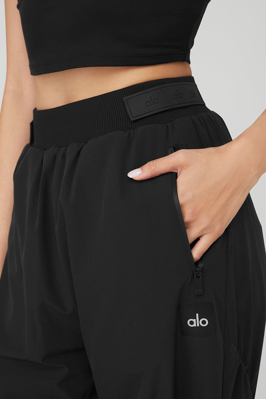 Black Women's Alo Yoga High-Waist Elevation Trousers | PWG-297436