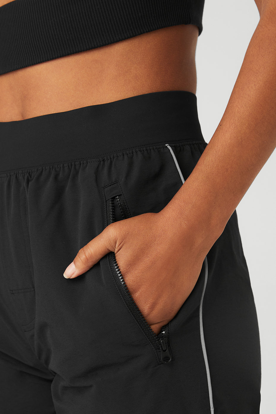 Black Women's Alo Yoga Torrent Track Sweatpants | ZVG-192803