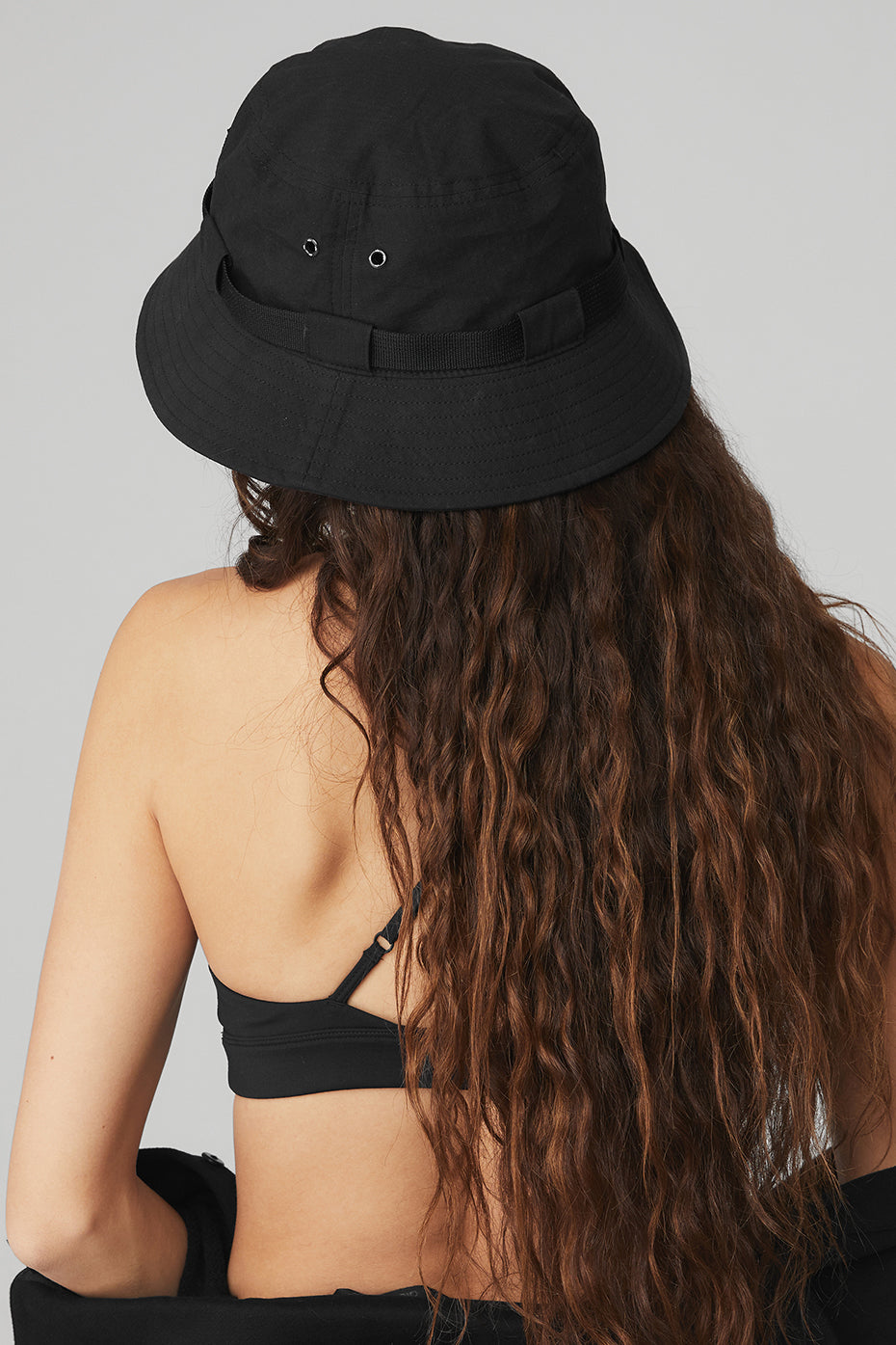 Black Women's Alo Yoga Undeniable Bucket Hats | SVX-673825