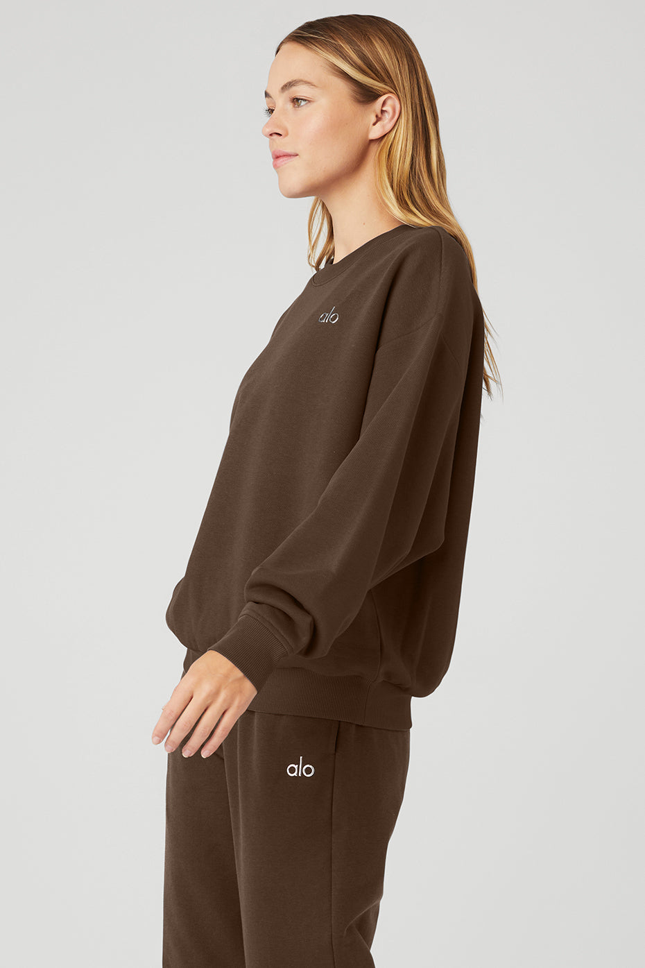 Chocolate Women's Alo Yoga Accolade Crew Neck Pullover Sweatshirts | BAJ-067238