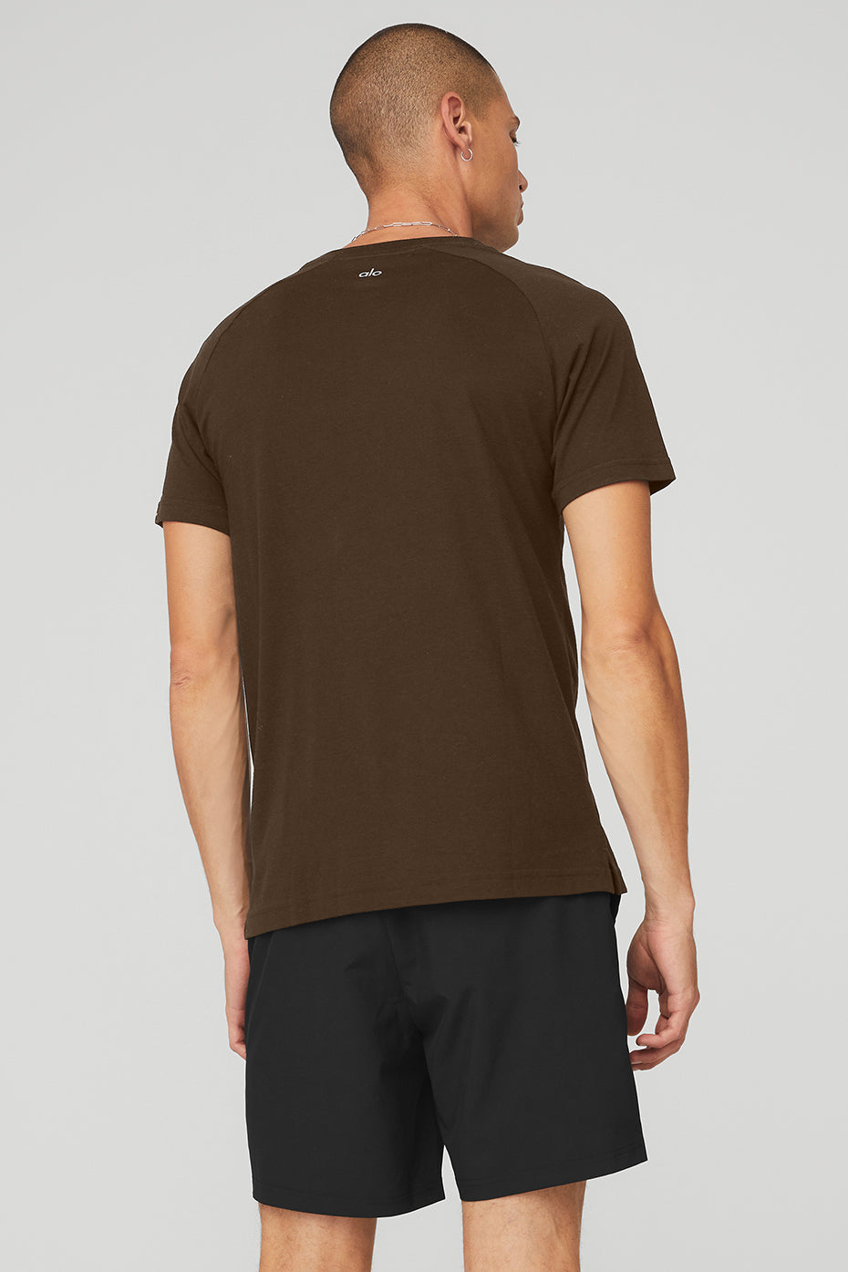 Coffee Men's Alo Yoga The Triumph Crew Neck Tee Short Sleeve | SXA-415026