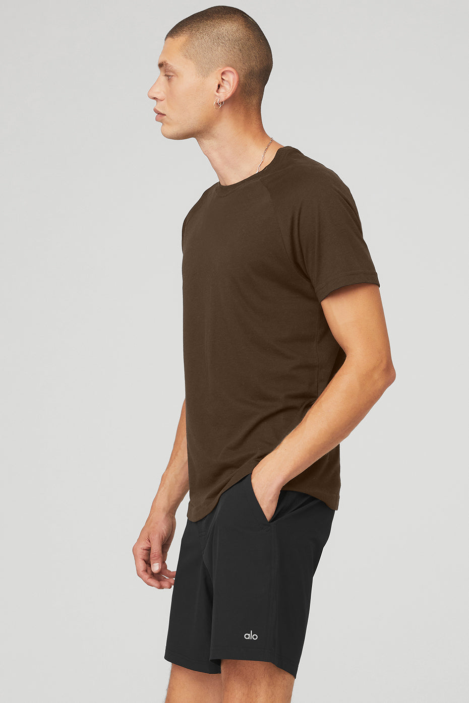 Coffee Men's Alo Yoga The Triumph Crew Neck Tee Short Sleeve | SXA-415026