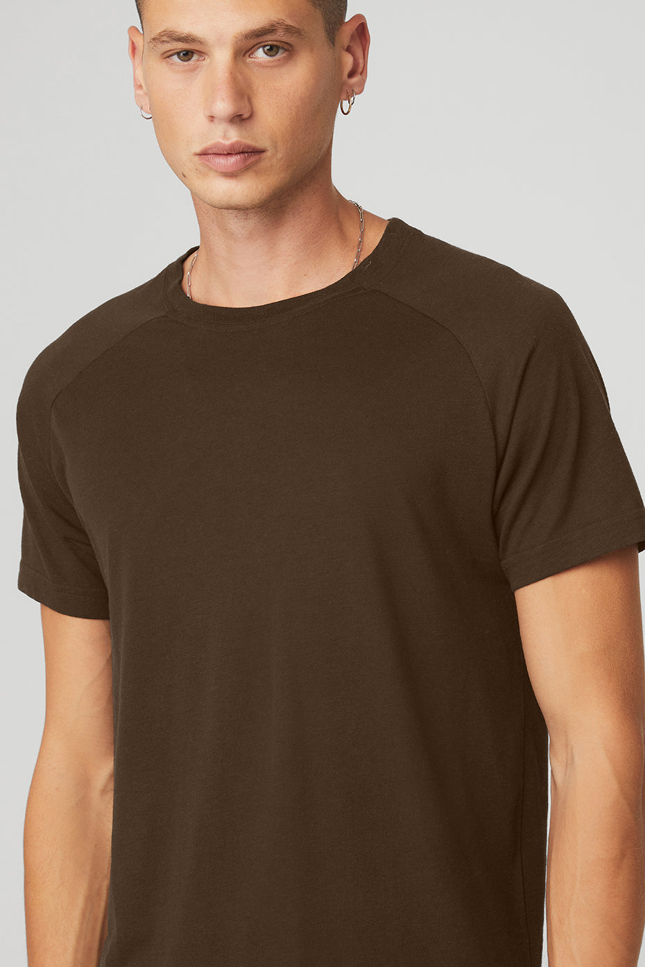 Coffee Men's Alo Yoga The Triumph Crew Neck Tee Short Sleeve | SXA-415026