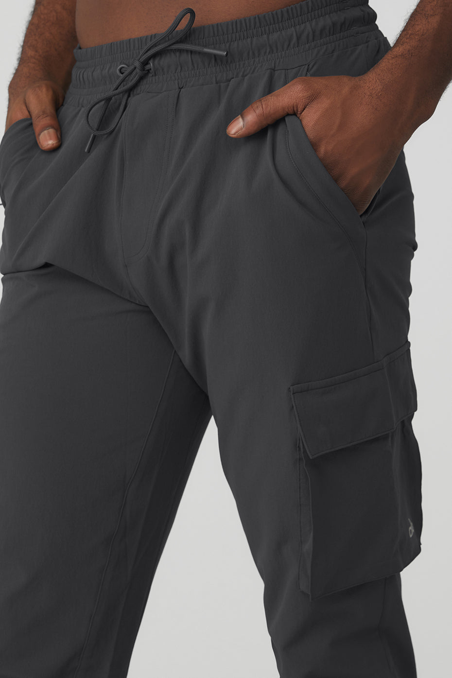 Dark Grey Men's Alo Yoga Cargo Division Field Pants | TRC-459231