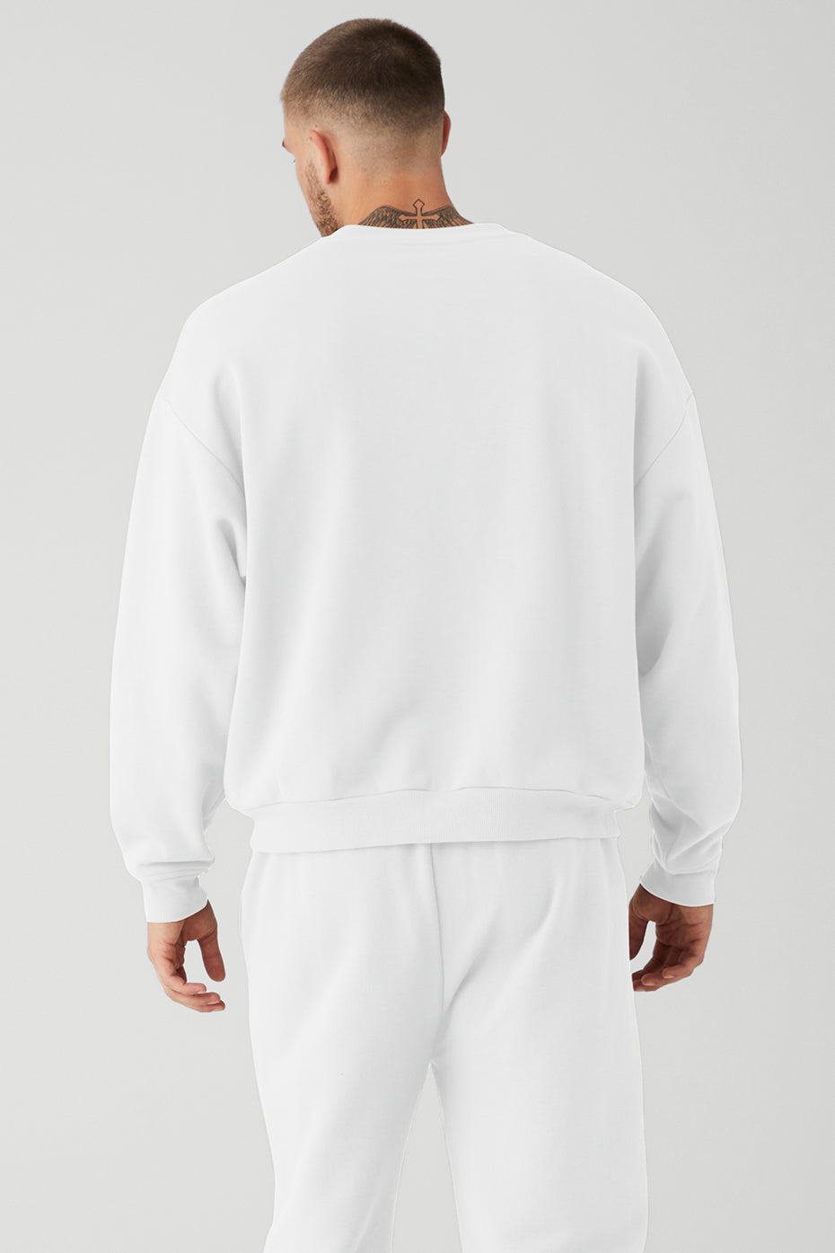 White Men's Alo Yoga Accolade Crew Neck Pullover Sweatshirts | TDE-490352