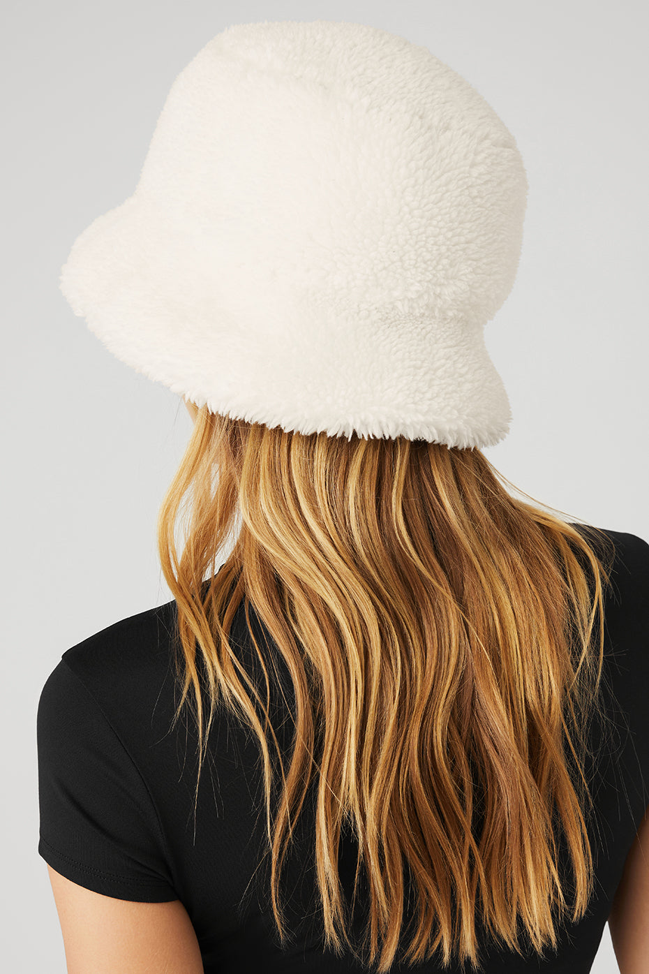 White Unisex Alo Yoga Foxy Sherpa Bucket Hats | KDC-135469