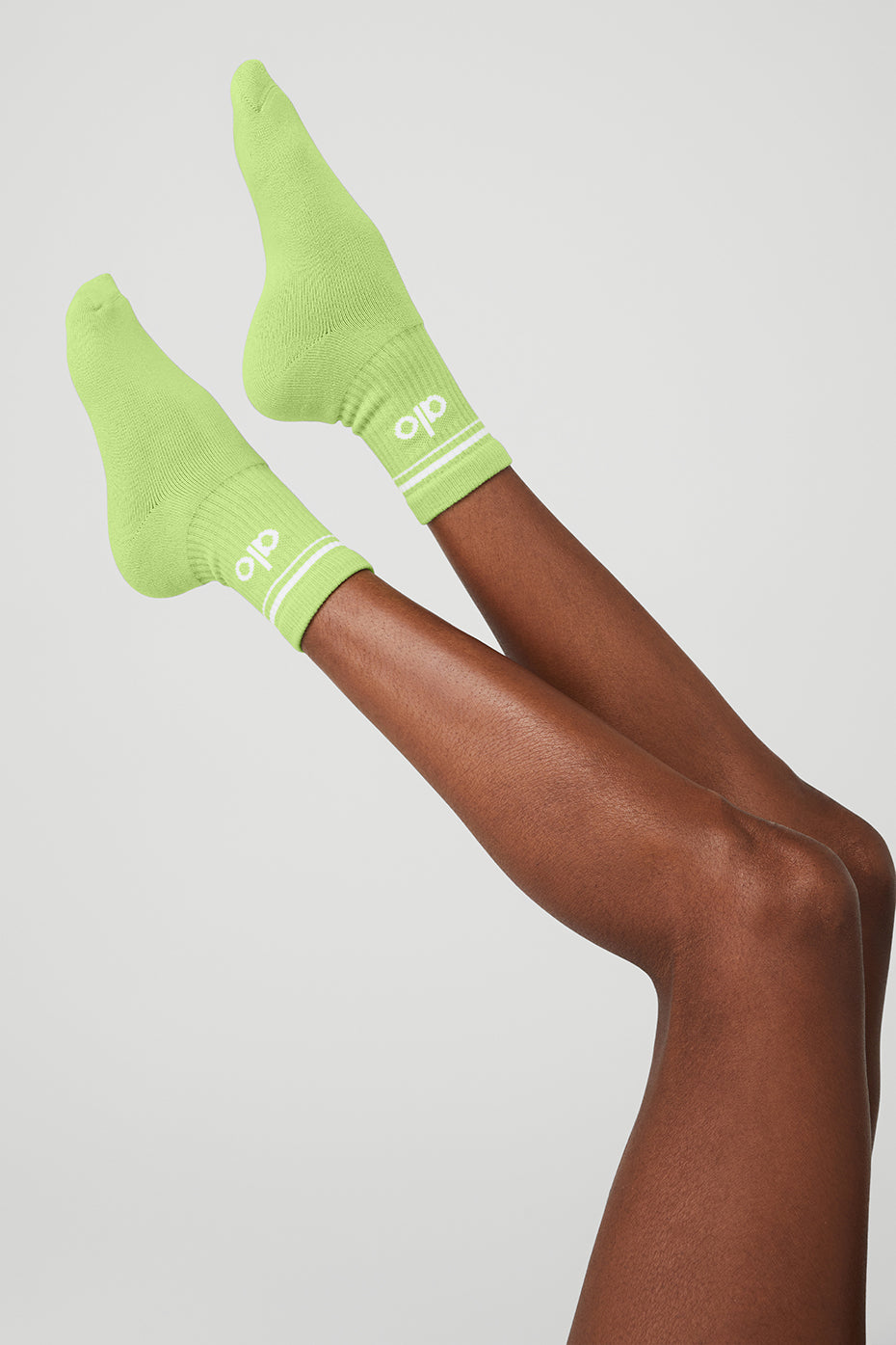 White Unisex Alo Yoga Half-Crew Throwback Socks | FKG-631540