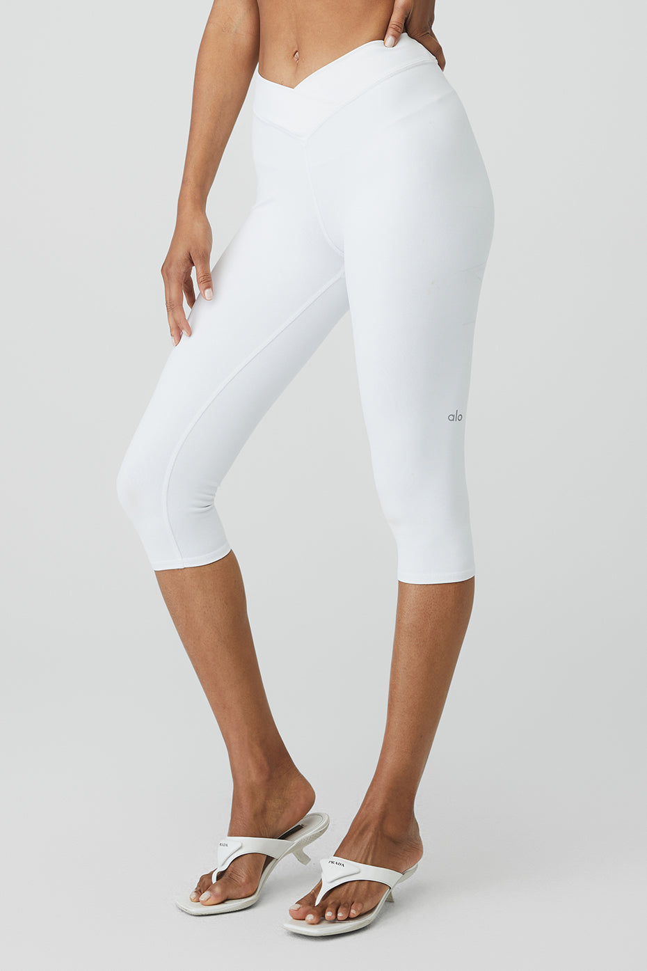 White Women's Alo Yoga Airbrush V-Cut Defineri Leggings | CMW-734986