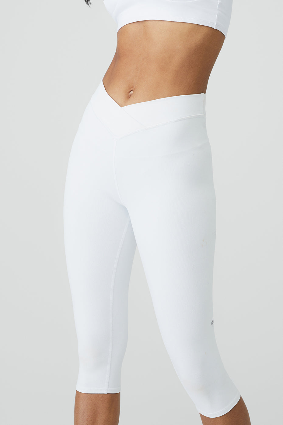 White Women's Alo Yoga Airbrush V-Cut Defineri Leggings | CMW-734986