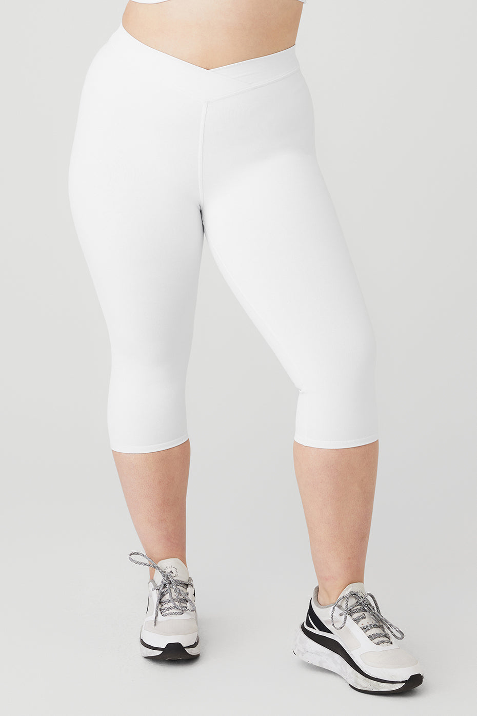 White Women's Alo Yoga Airbrush V-Cut Defineri Leggings | CMW-734986